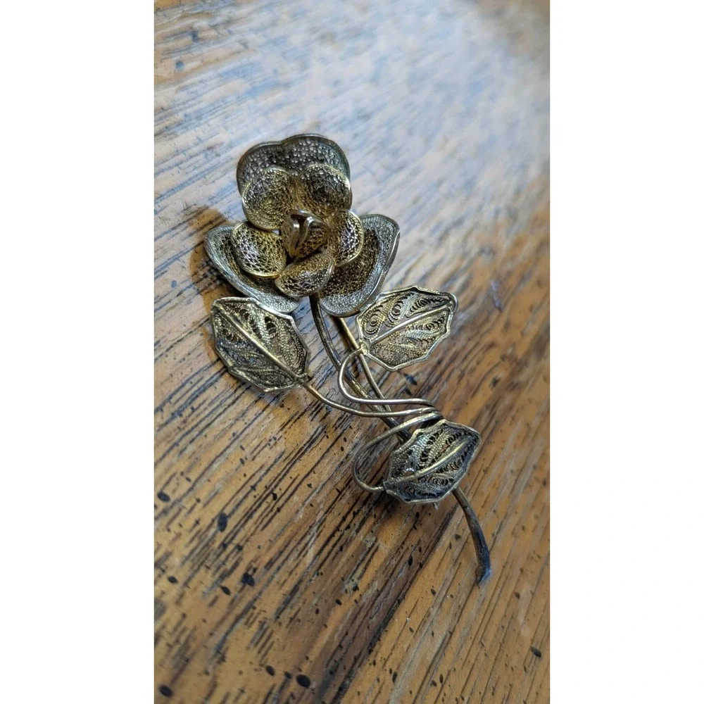 Vintage 800 Silver Ornate Intricate Filigree Enameled Leaves‎ Flower Brooch Pin